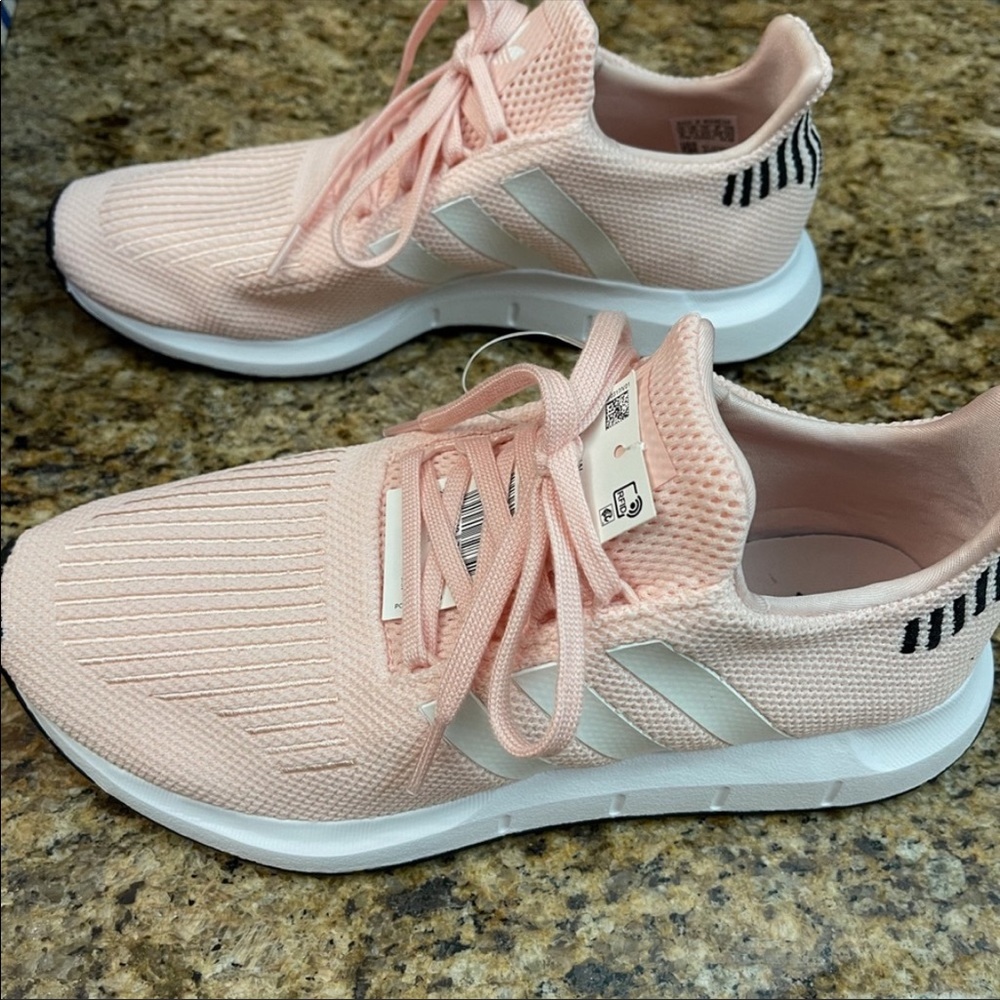 Adidas Swift Run Womens Sneaker